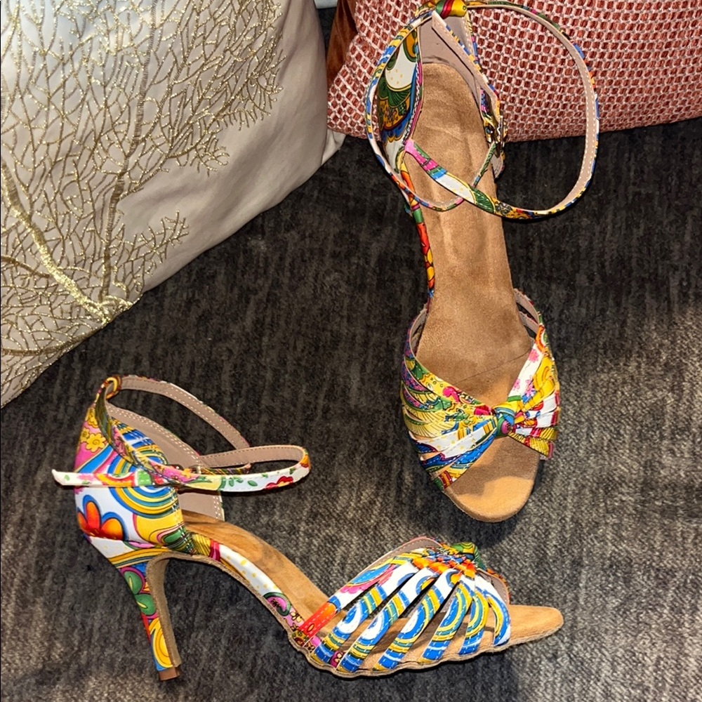 Colorful Women's Strappy Sandals - Picture 6 of 7